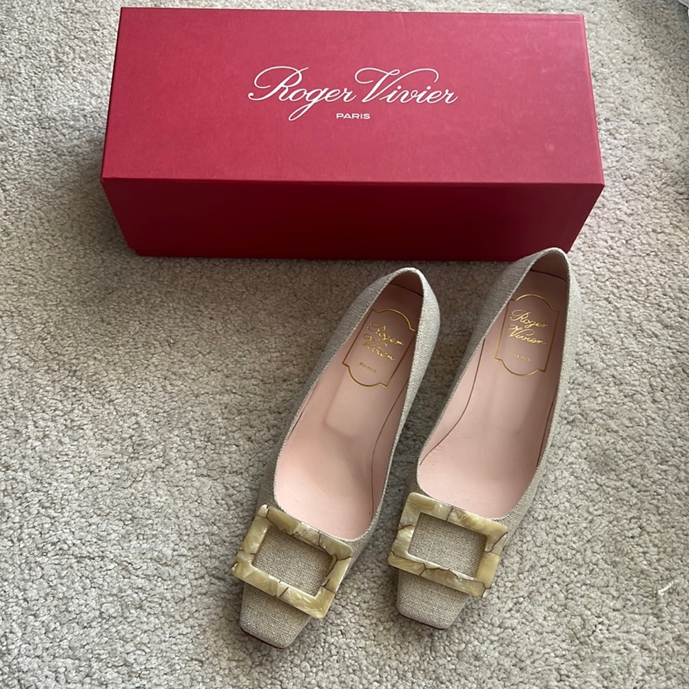 Roger Vivier - Belle Vivier Mother of Pearl  in size 35